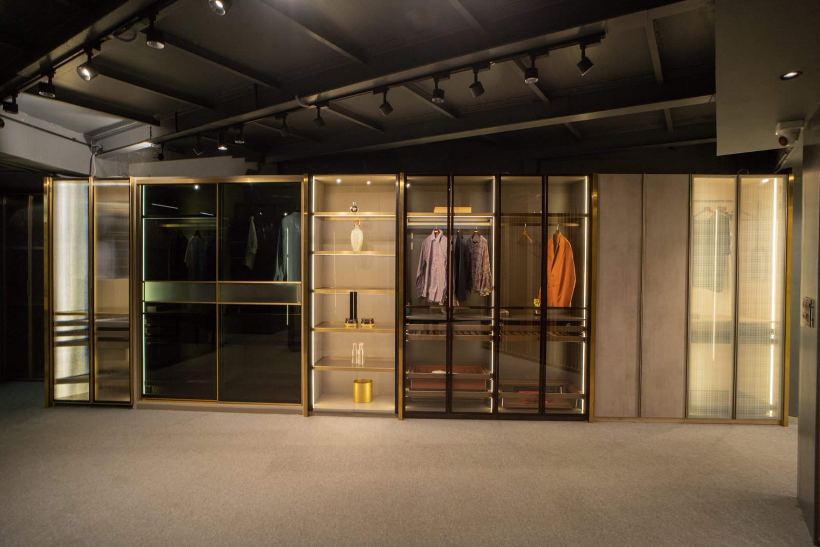 Single sliding partitions