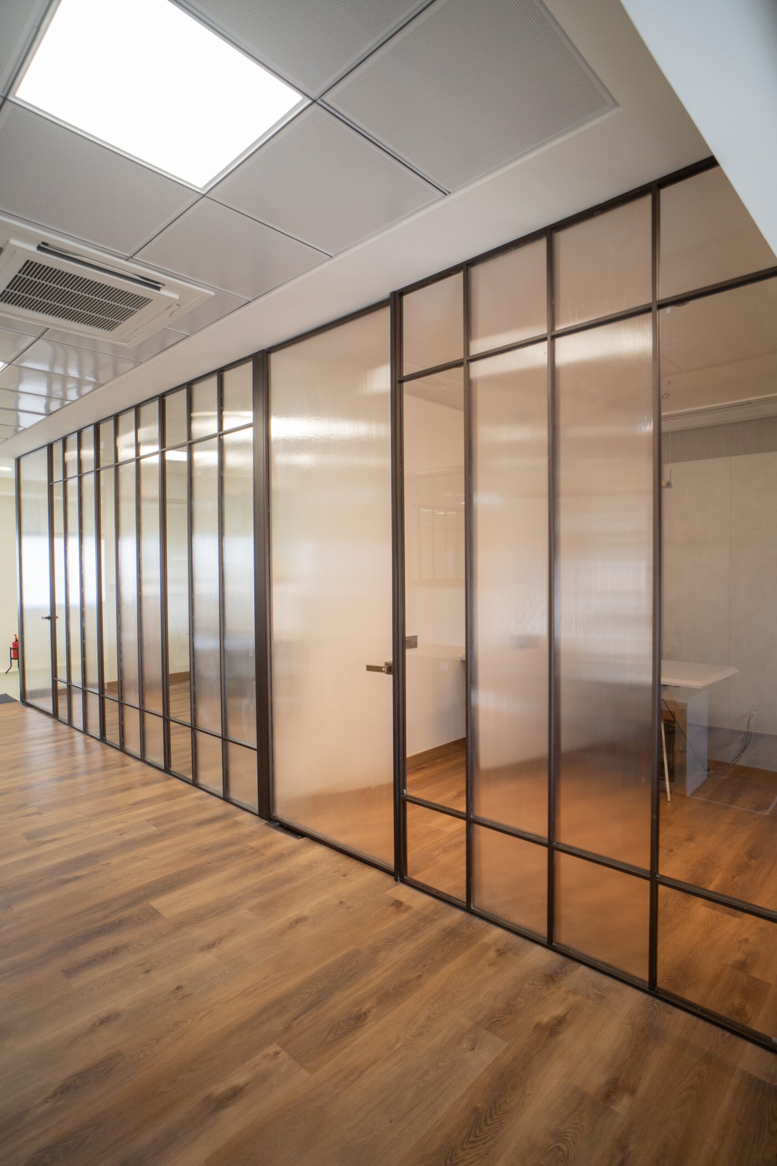 Frameless cubicles